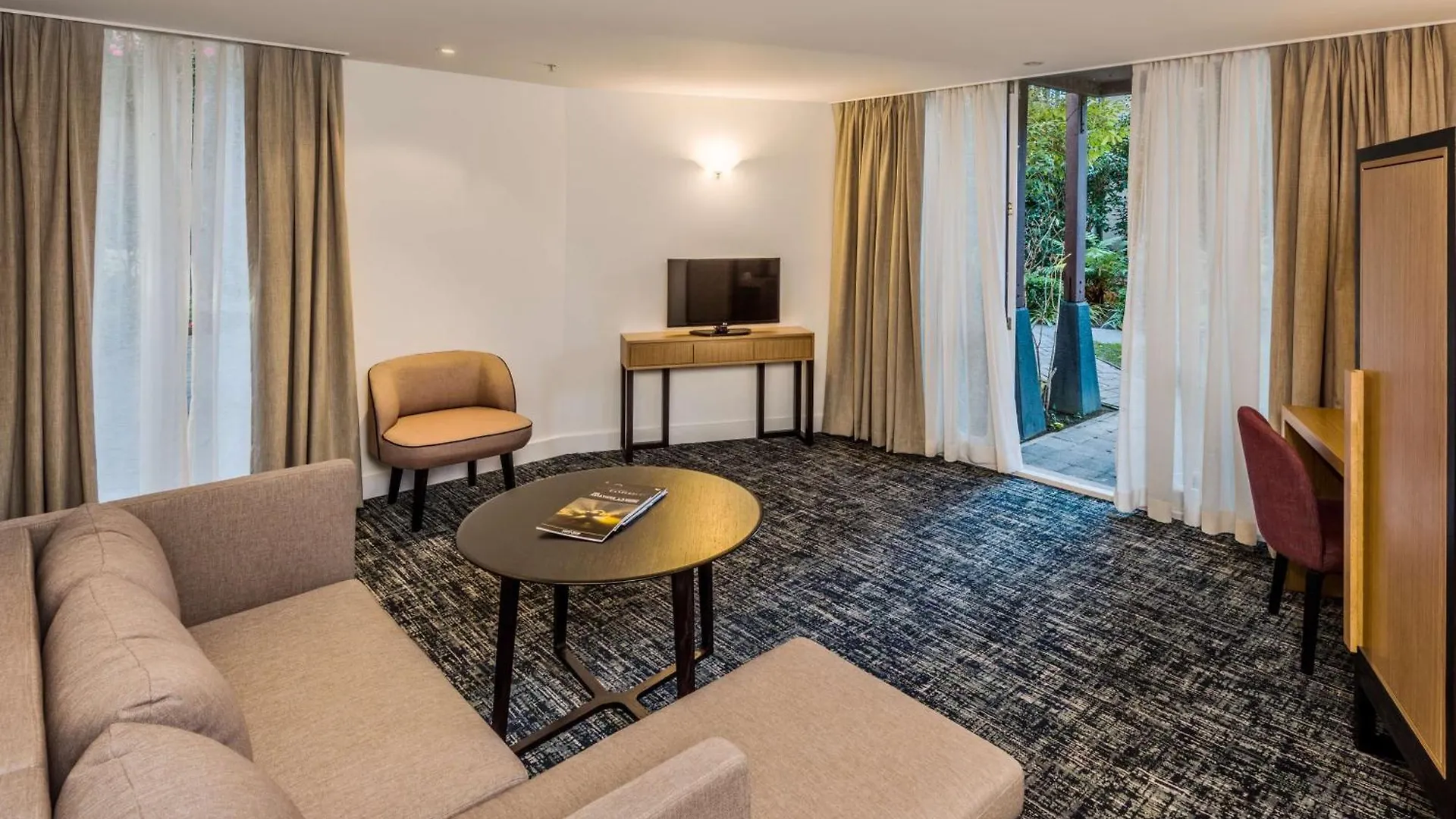Chateau On The Park - Christchurch, A Doubletree By Hilton Отель