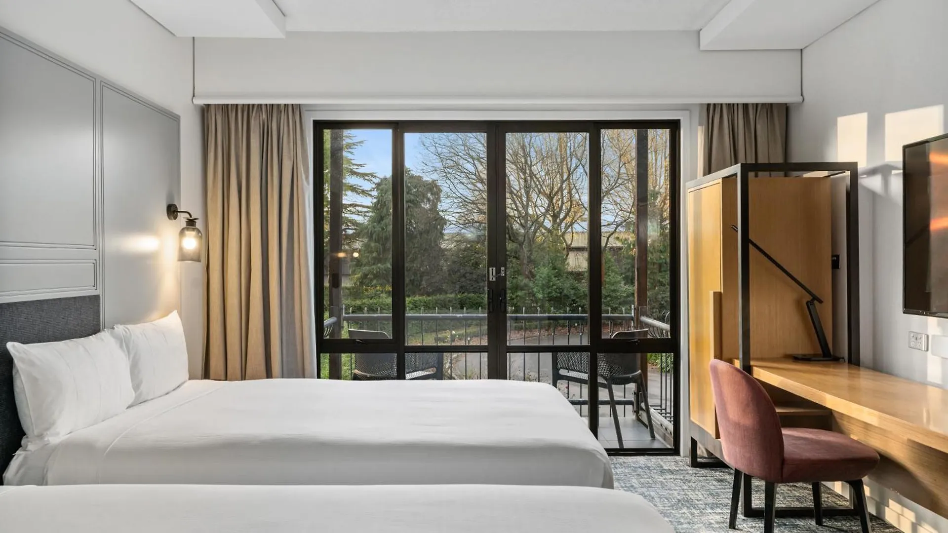 Отель Chateau On The Park - Christchurch, A Doubletree By Hilton  Крайстчёрч