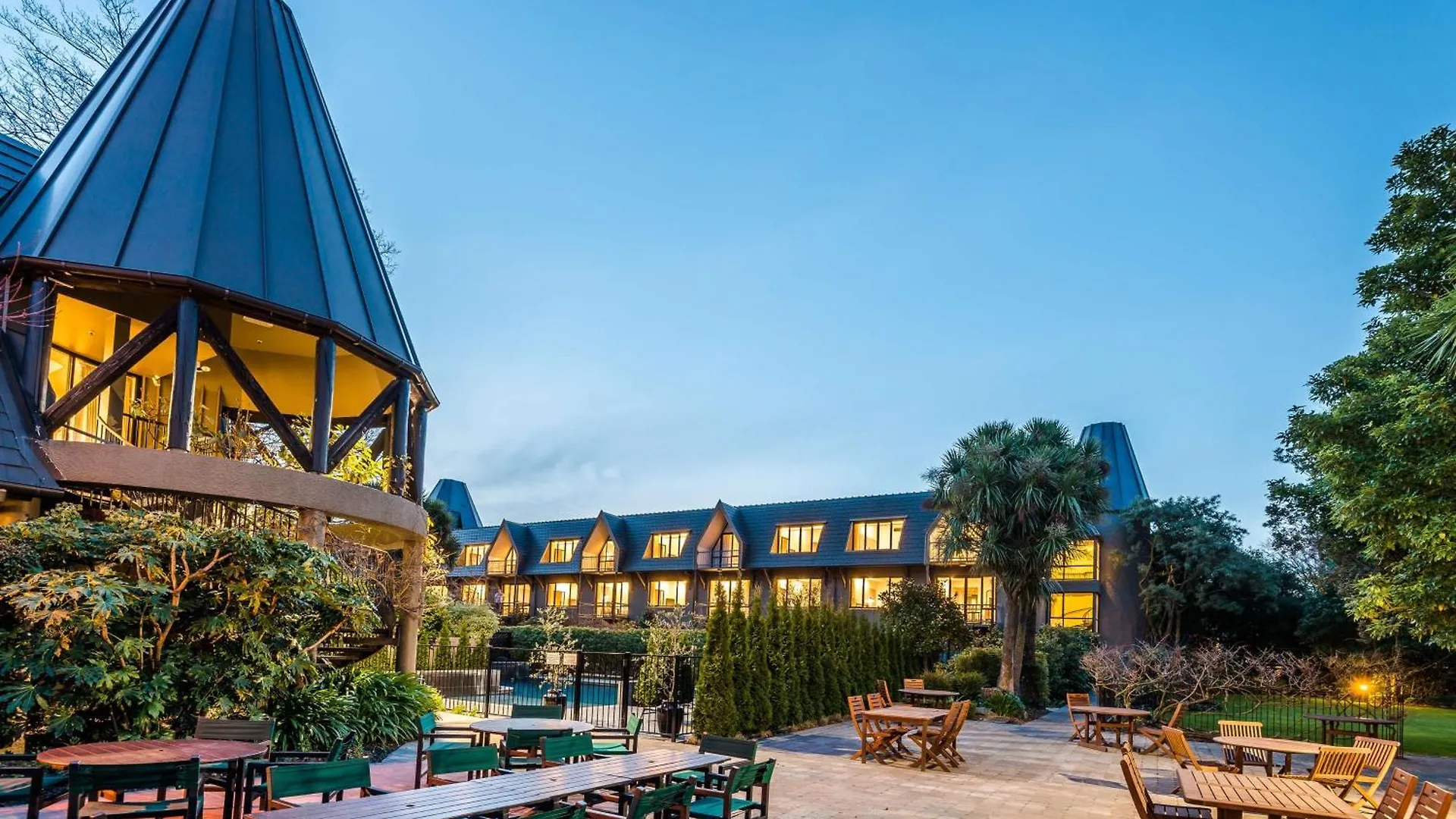 ****  Отель Chateau On The Park - Christchurch, A Doubletree By Hilton Новая Зеландия